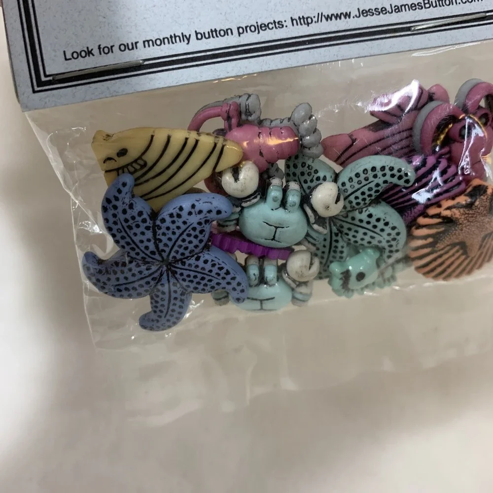 Dress It Up Buttons Shell Shapes Sewing Crafts MultiColor Beach Sea Nautical NEW